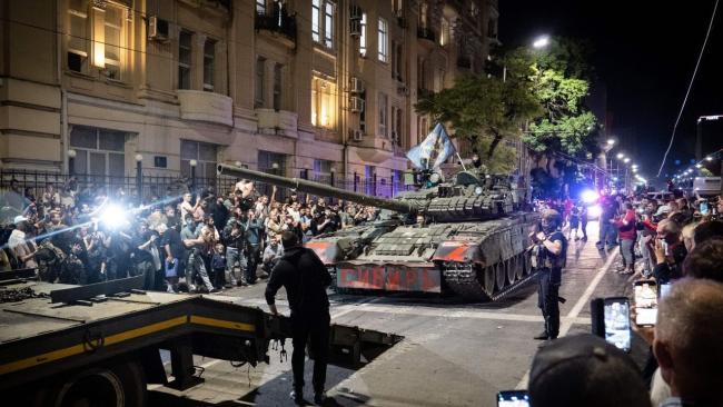 Tanques y tropas del Grupo Wagner el viernes en Rostov.